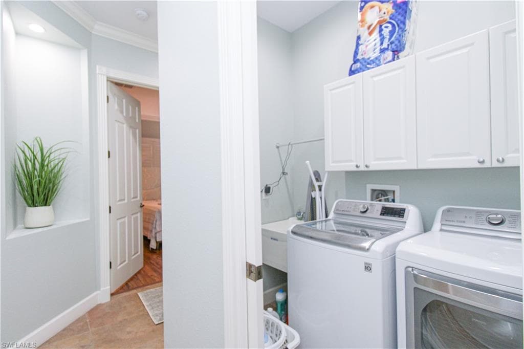 372 Mallory CT, NAPLES FL 34110-33