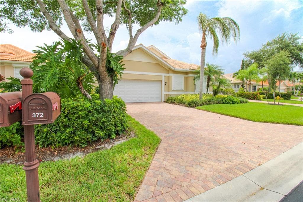 372 Mallory CT, NAPLES FL 34110-37
