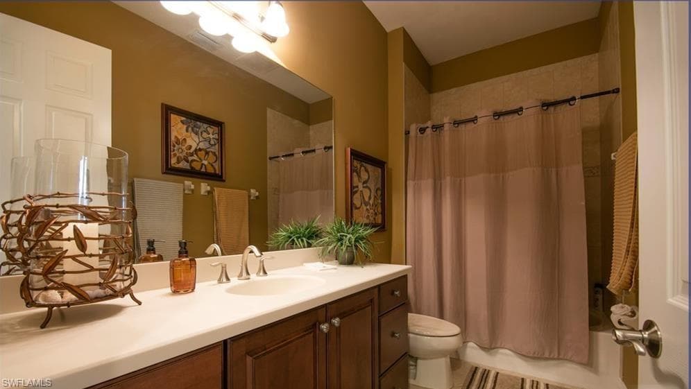 13644 Manchester LN, NAPLES FL 34109-7