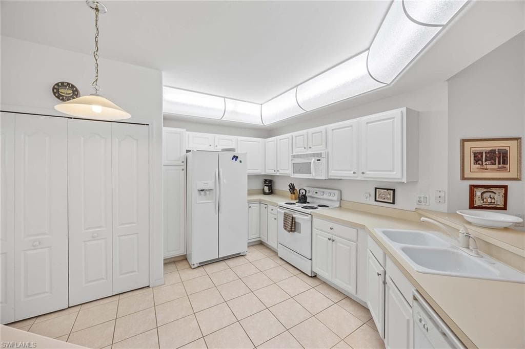 23591 Sandycreek TER # 1006, ESTERO FL 34135-9