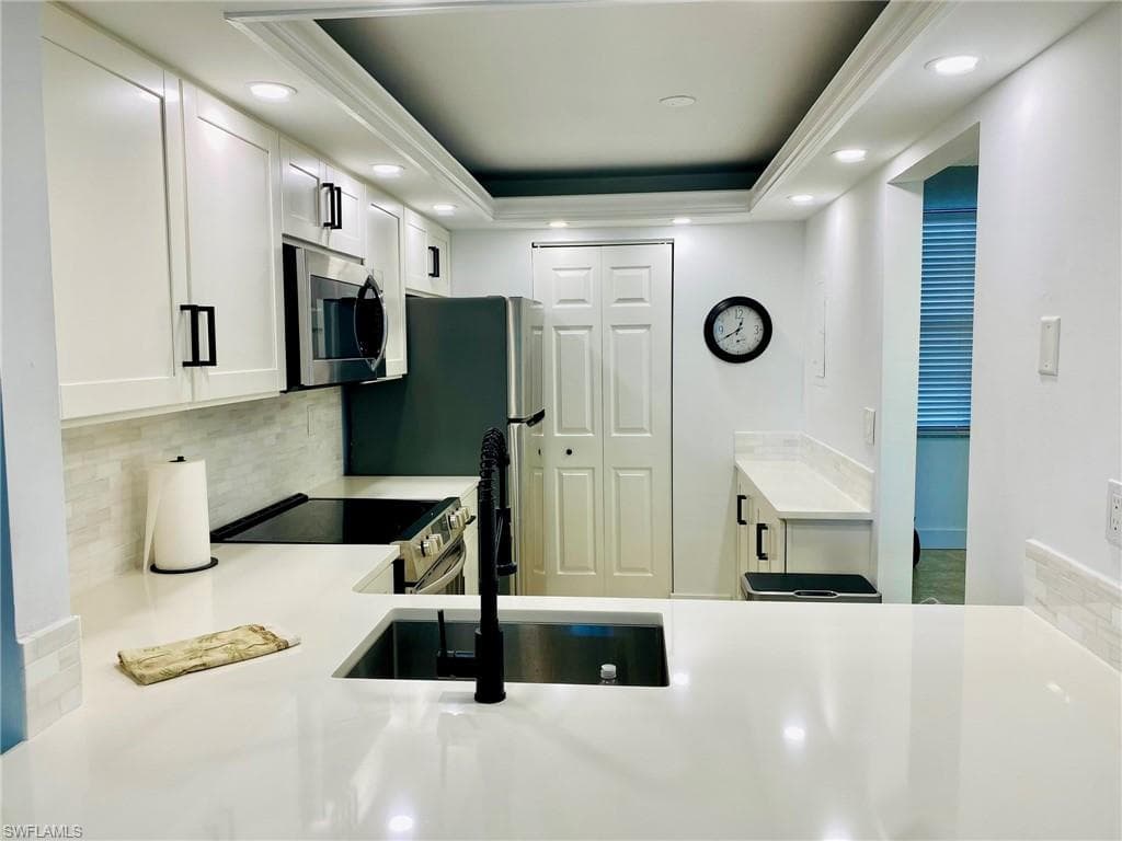 601 Seaview CT # 208, MARCO ISLAND FL 34145-2