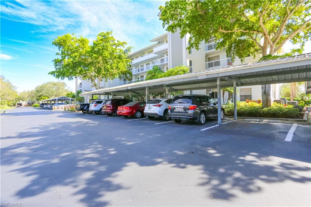 360 Horse Creek DR # 108, NAPLES FL 34110-5