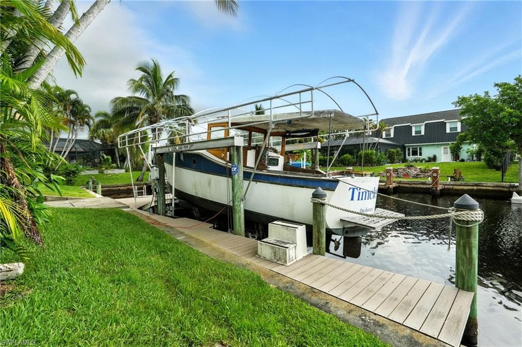 4558 Vinewood CIR, NORTH FORT MYERS FL 33903-42