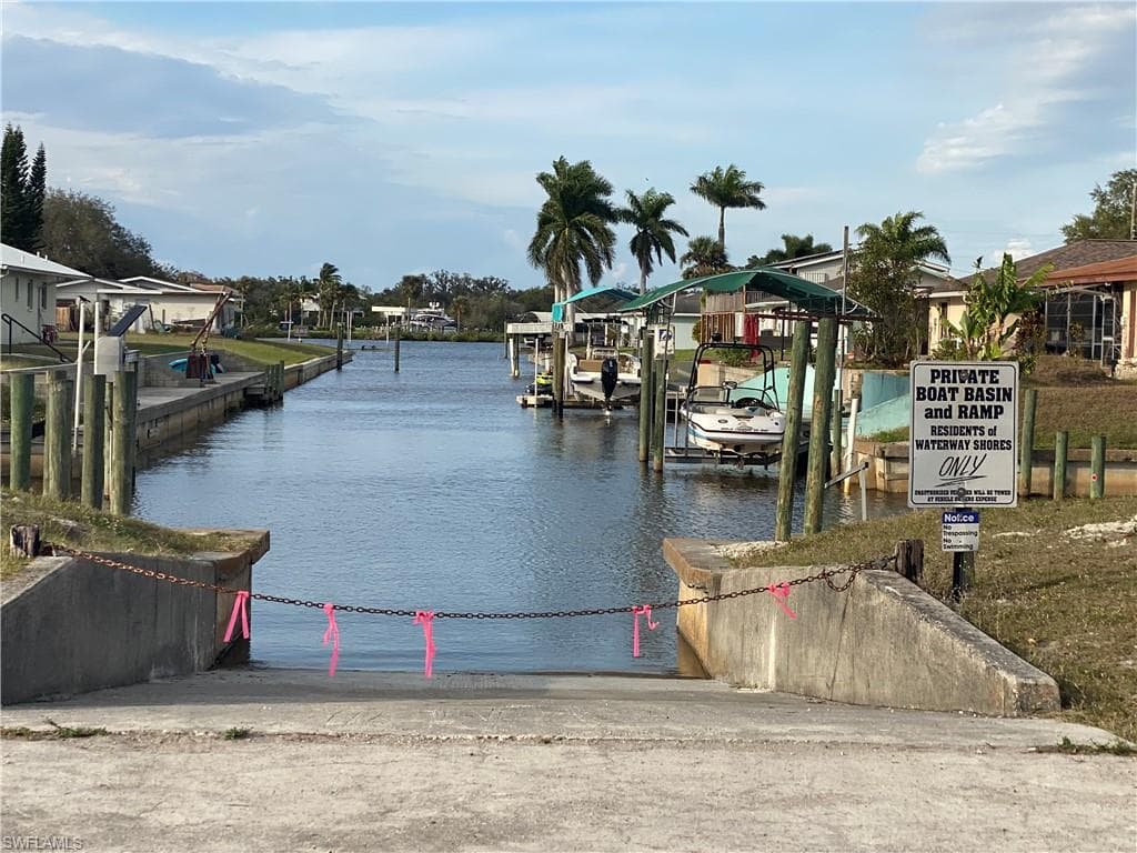 2029 Clarke AVE, FORT MYERS FL 33905-49