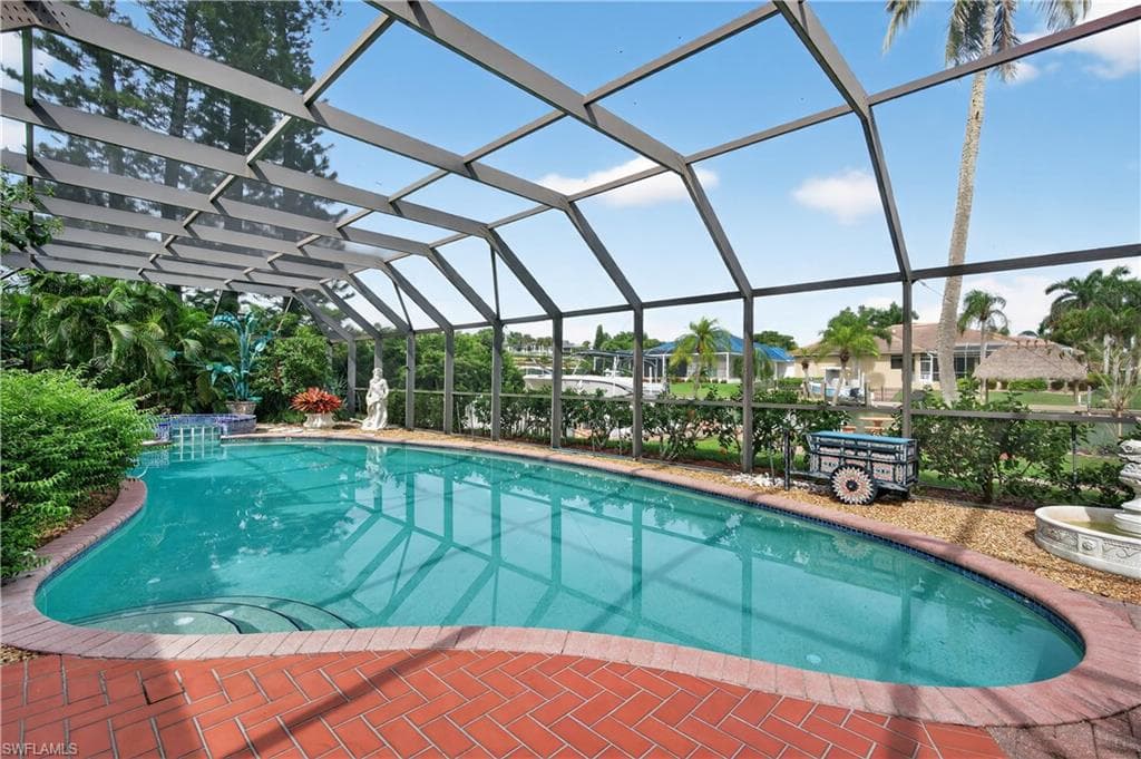 931 Scott DR-42