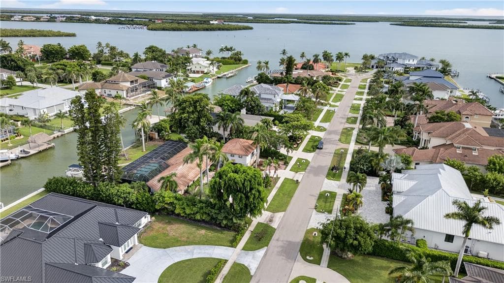 931 Scott DR-48