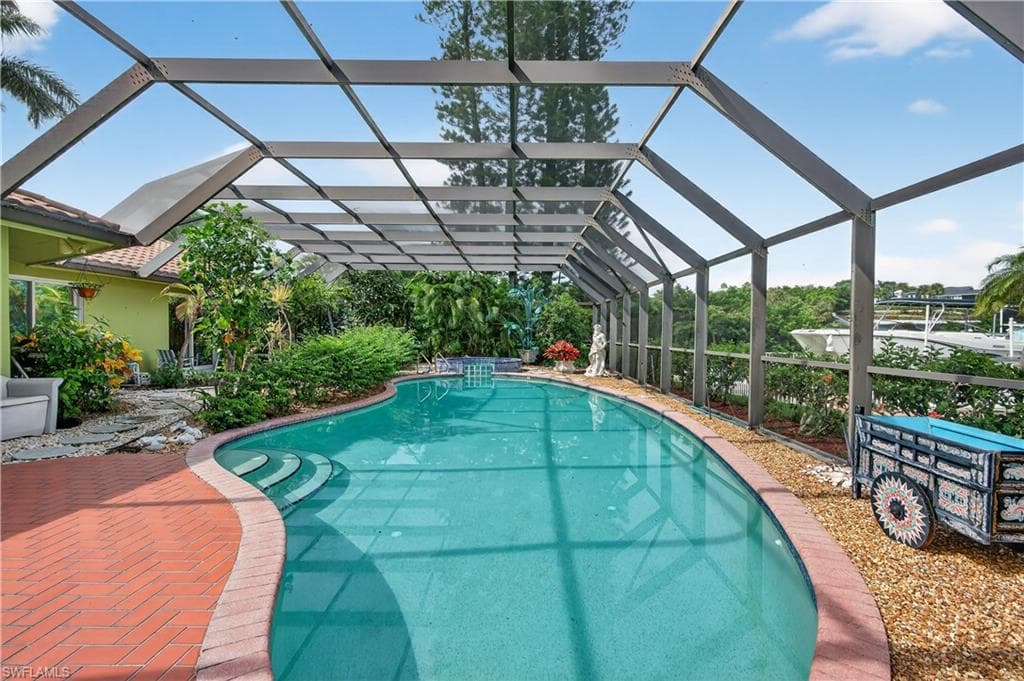 931 Scott DR-43
