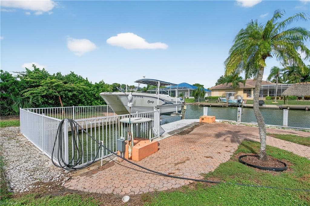 931 Scott DR-39