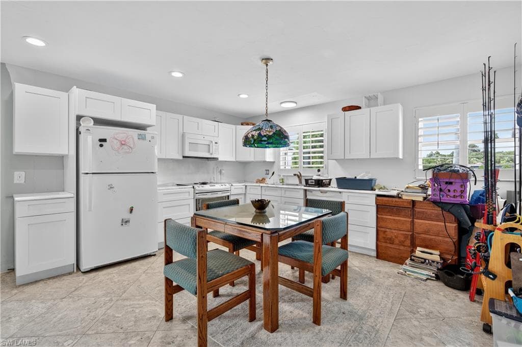931 Scott DR-24