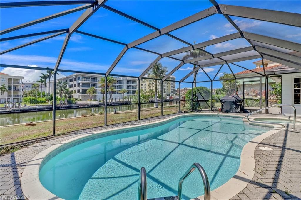 1823 Hurricane Harbor LN, NAPLES FL 34102-25