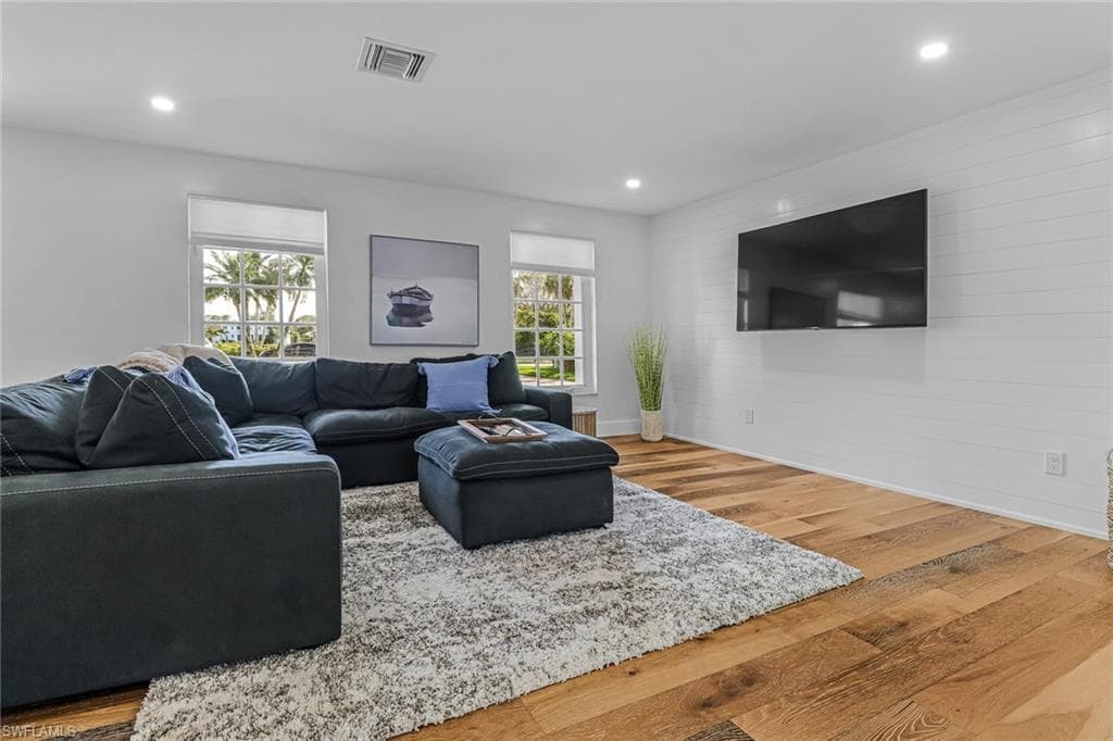 1823 Hurricane Harbor LN, NAPLES FL 34102-6