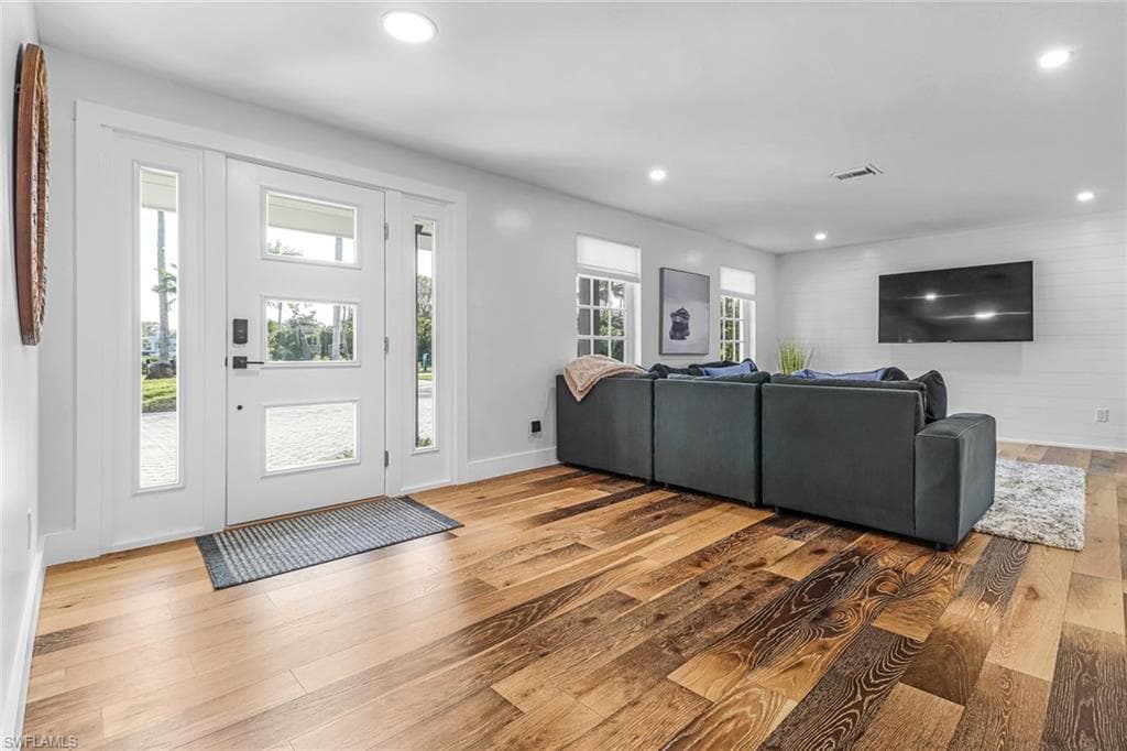 1823 Hurricane Harbor LN, NAPLES FL 34102-3