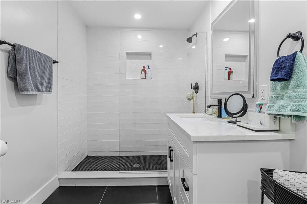 1823 Hurricane Harbor LN, NAPLES FL 34102-20