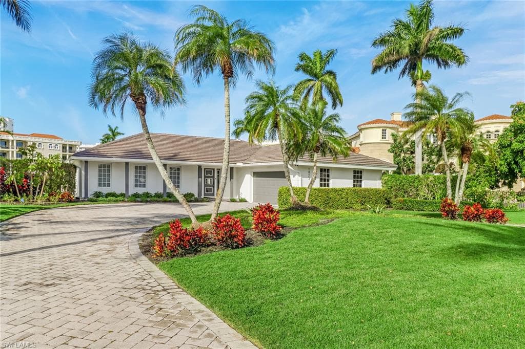 1823 Hurricane Harbor LN, NAPLES FL 34102-1
