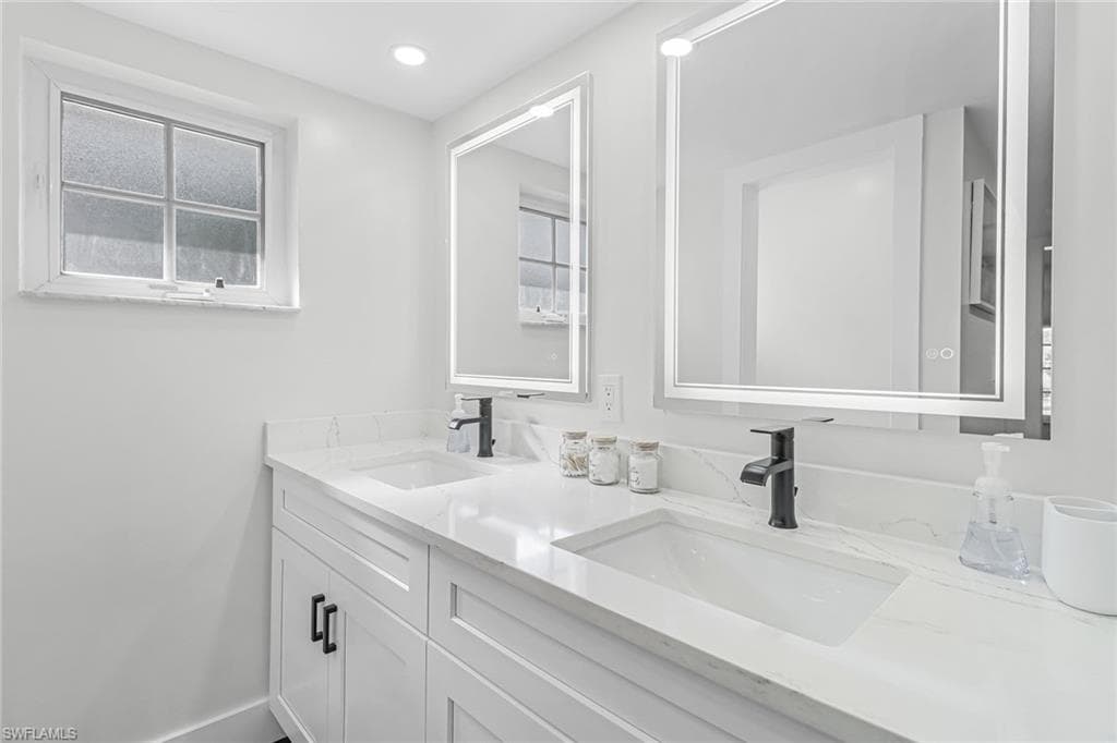 1823 Hurricane Harbor LN, NAPLES FL 34102-16