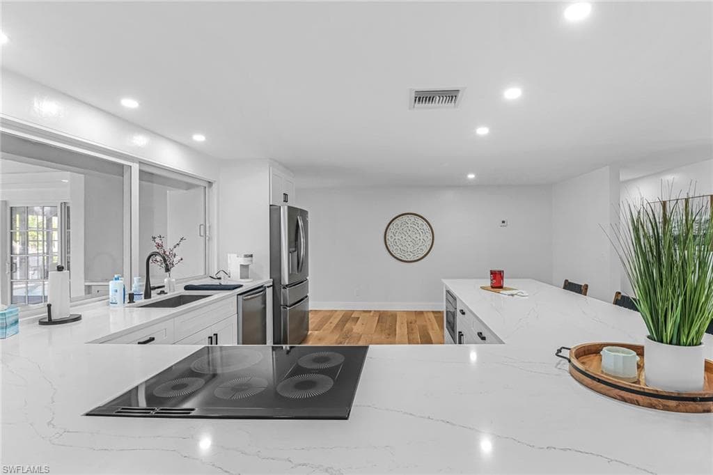 1823 Hurricane Harbor LN, NAPLES FL 34102-8