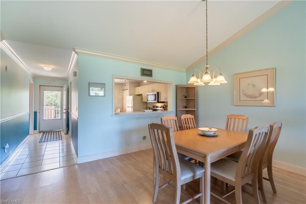 725 Saratoga CIR # A204, NAPLES FL 34104-5