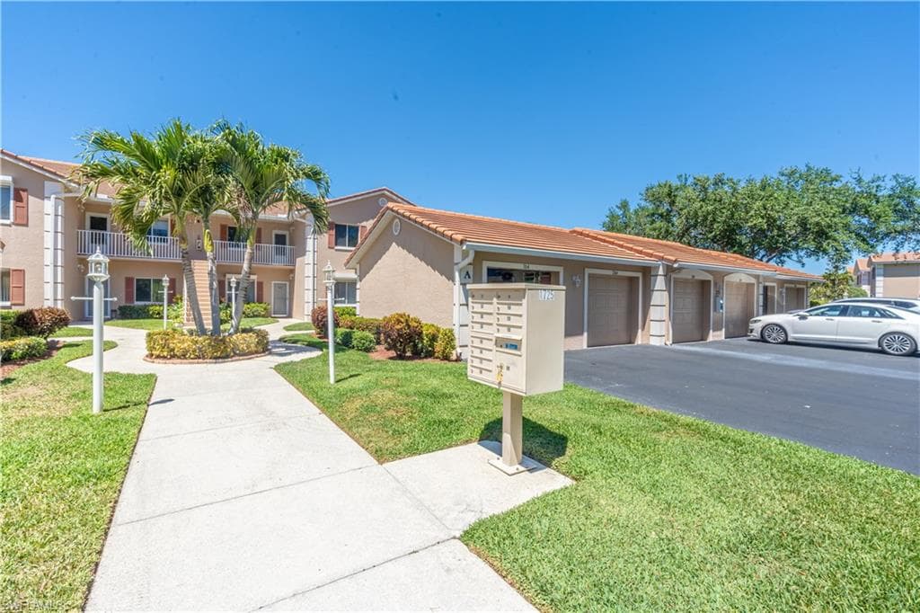 725 Saratoga CIR # A204, NAPLES FL 34104-31