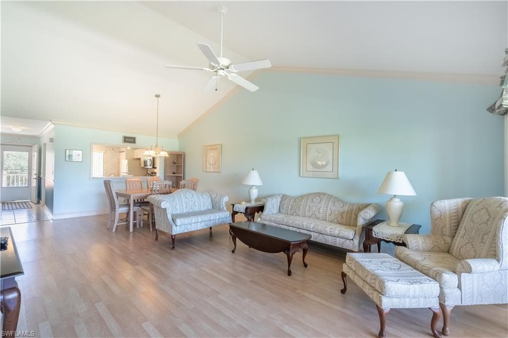 725 Saratoga CIR # A204, NAPLES FL 34104-4