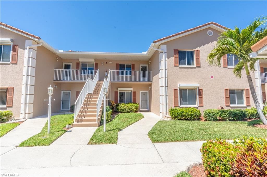 725 Saratoga CIR # A204, NAPLES FL 34104-29