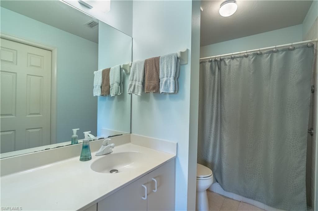 725 Saratoga CIR # A204, NAPLES FL 34104-17