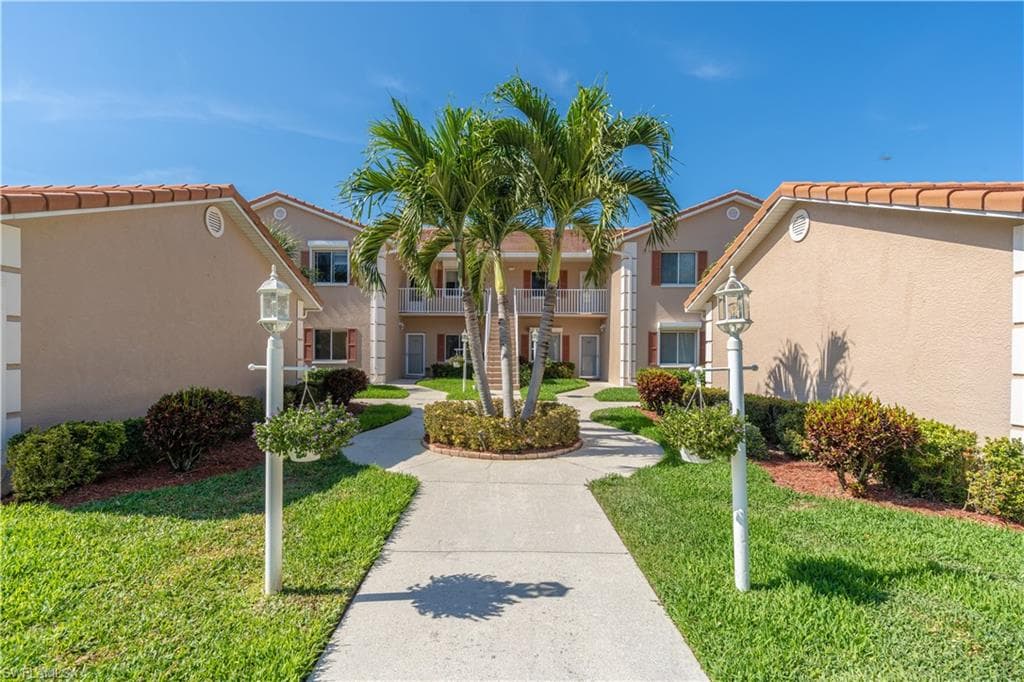 725 Saratoga CIR # A204, NAPLES FL 34104-30