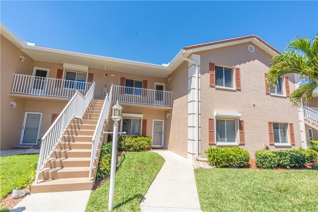 725 Saratoga CIR # A204, NAPLES FL 34104-28