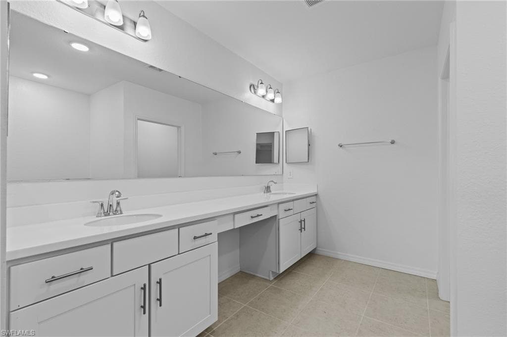 8750 Cascade Price CIR, NORTH FORT MYERS FL 33917-24