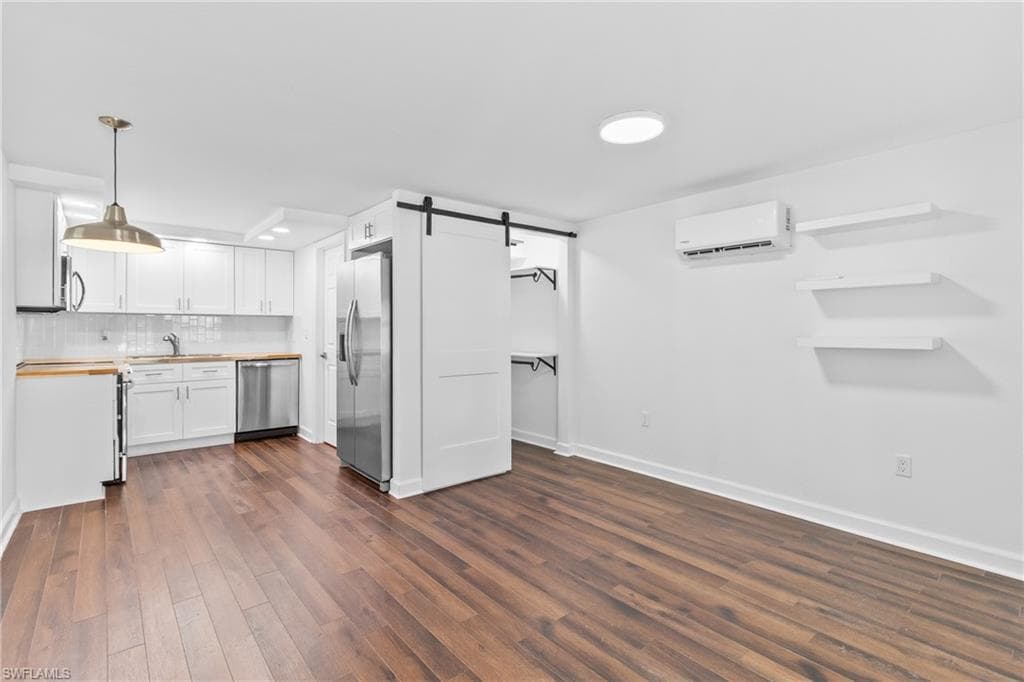 126 Andre Mar DR-6