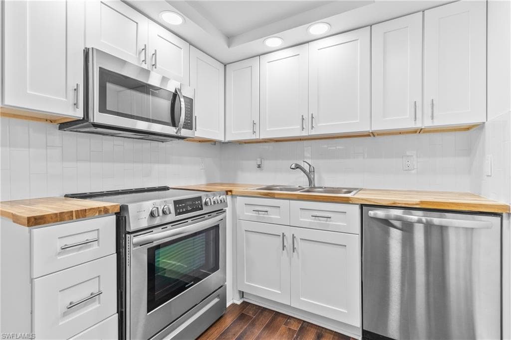 126 Andre Mar DR-9