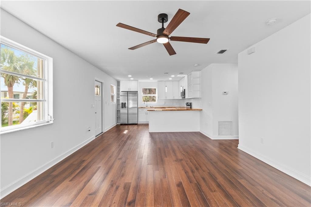 126 Andre Mar DR-18