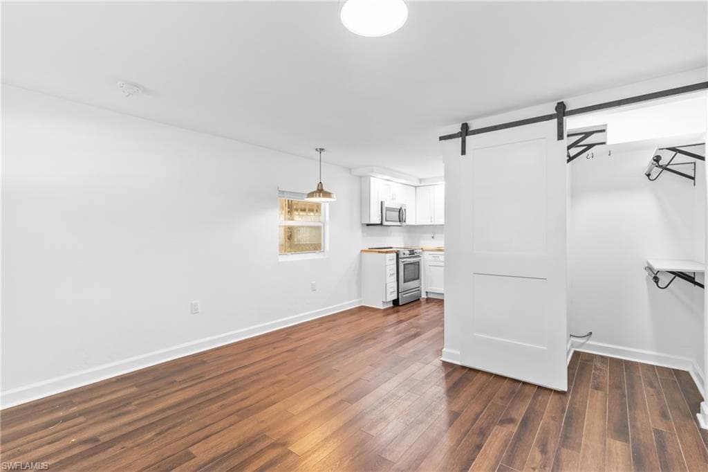 126 Andre Mar DR-7