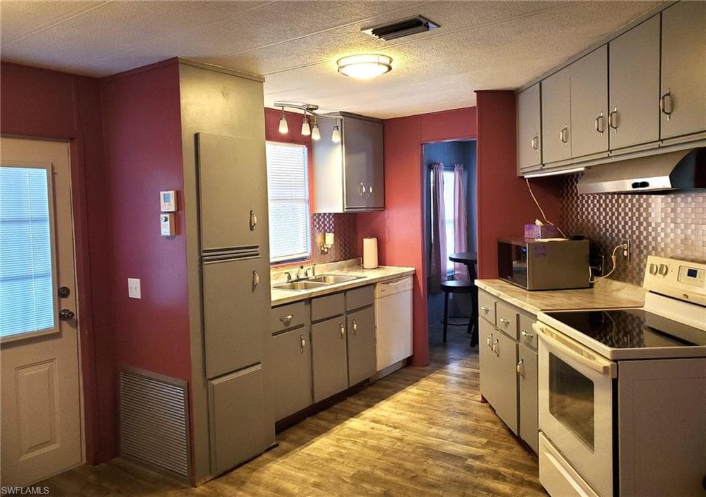 648 Future DR, NORTH FORT MYERS FL 33917-6