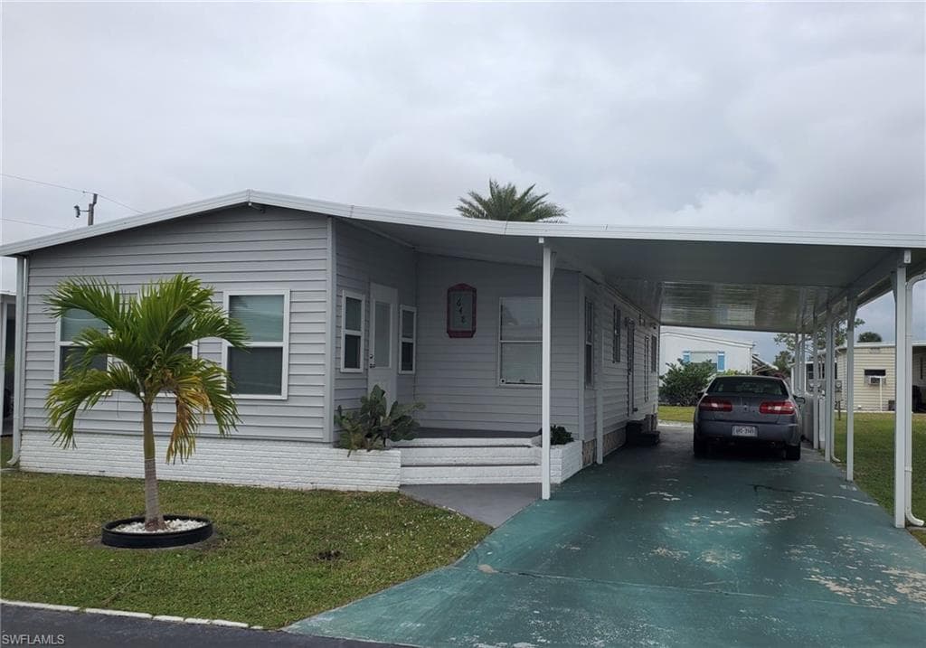 648 Future DR, NORTH FORT MYERS FL 33917-2