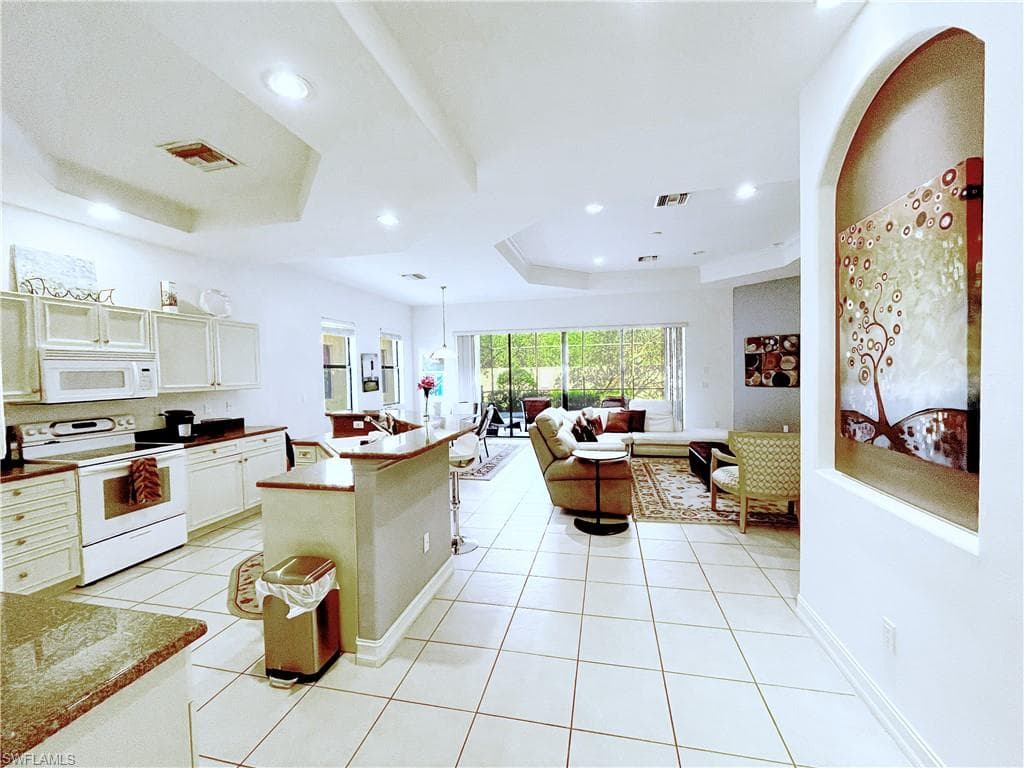 1366 Serrano CIR, NAPLES FL 34105-3