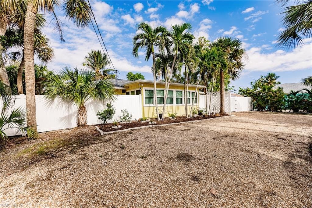 1942 Roseate LN, SANIBEL FL 33957-2