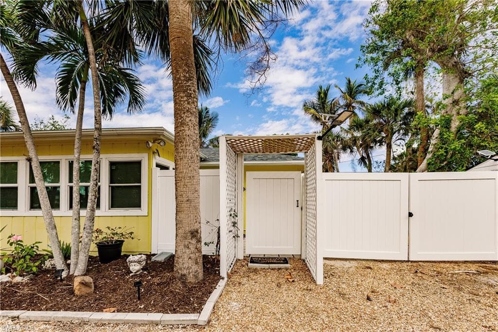 1942 Roseate LN, SANIBEL FL 33957-34