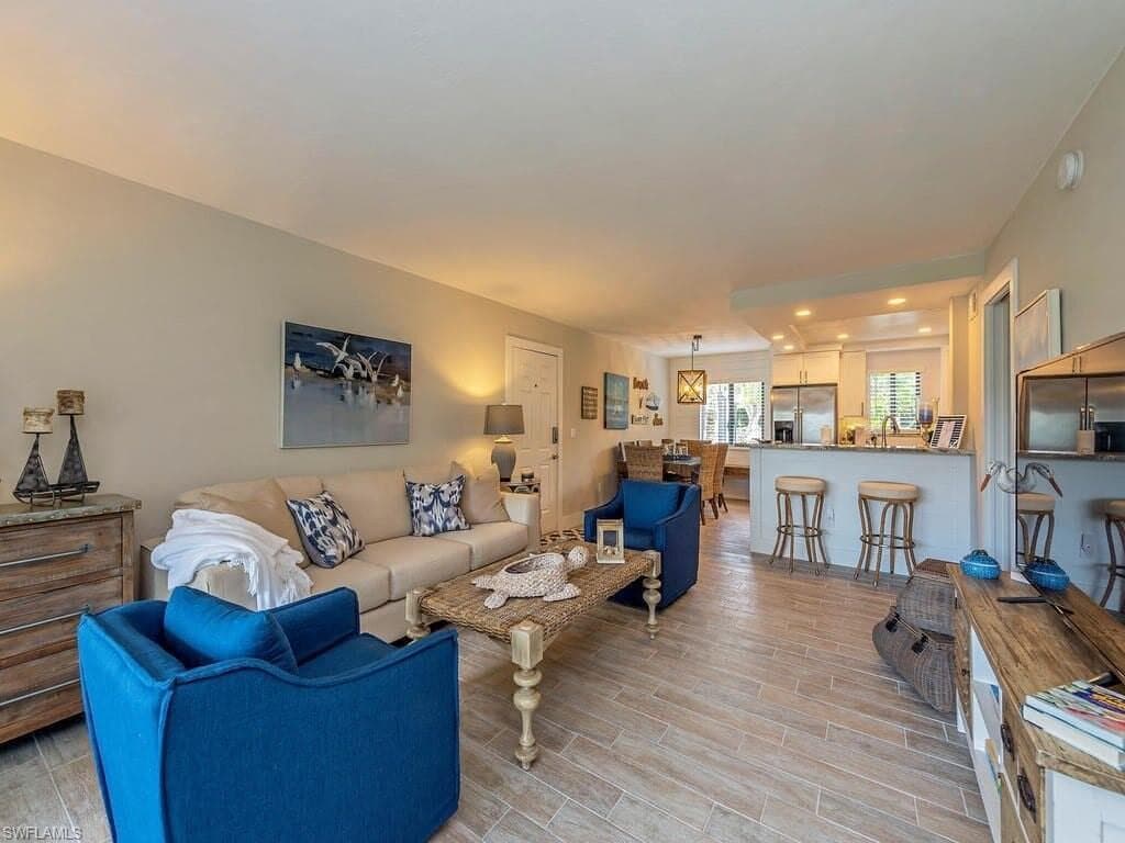 900 Misty Pines CIR # 203, NAPLES FL 34105-3