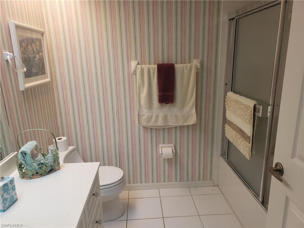 7552 Oleander Gate DR # 204, NAPLES FL 34109-5