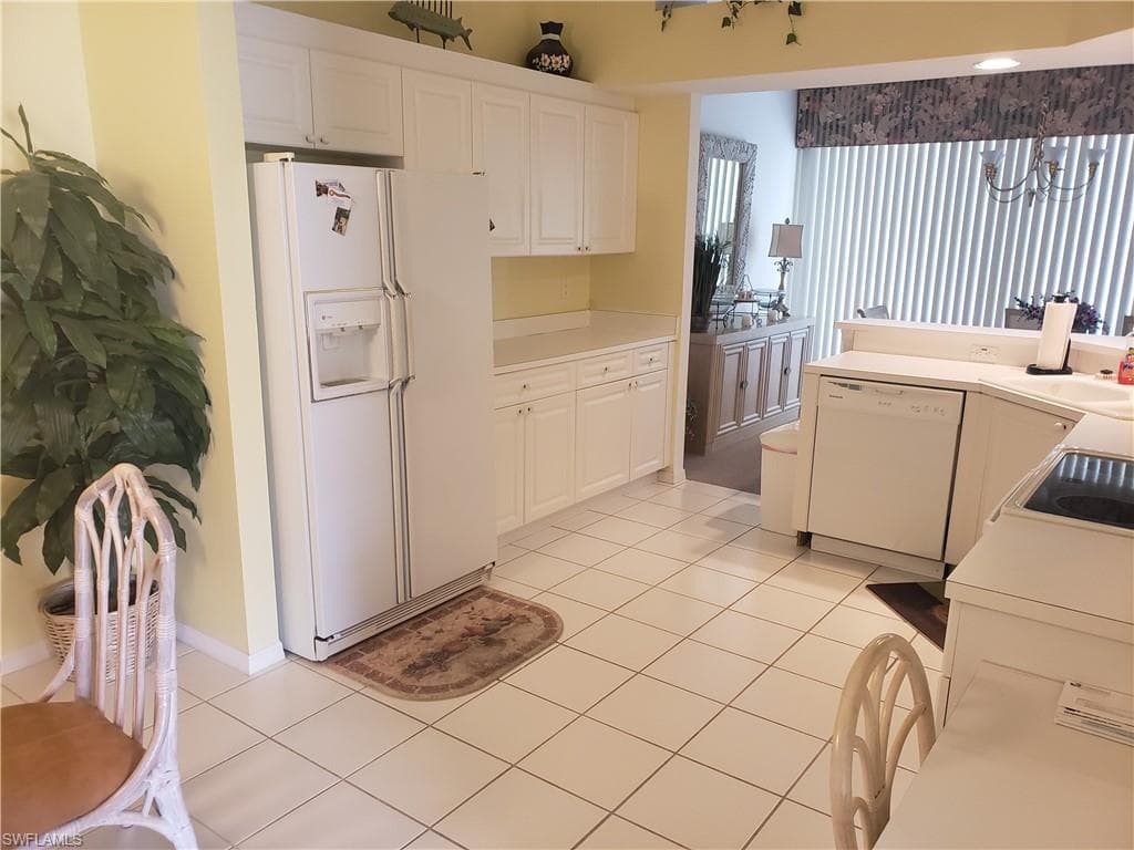 7552 Oleander Gate DR # 204, NAPLES FL 34109-3