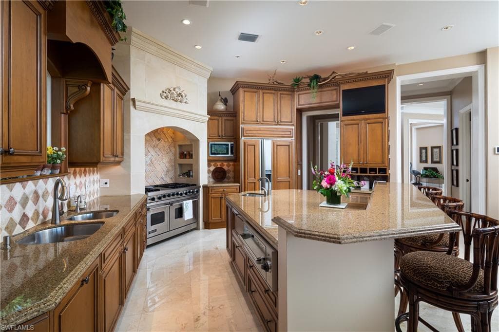 980 Barcarmil WAY, NAPLES FL 34110-11