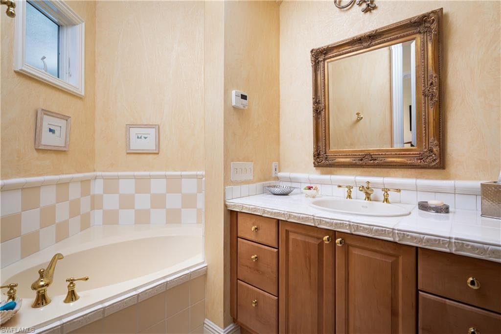 980 Barcarmil WAY, NAPLES FL 34110-29