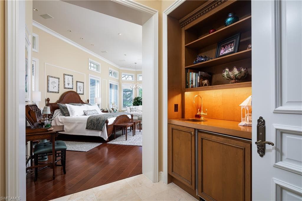 980 Barcarmil WAY, NAPLES FL 34110-14