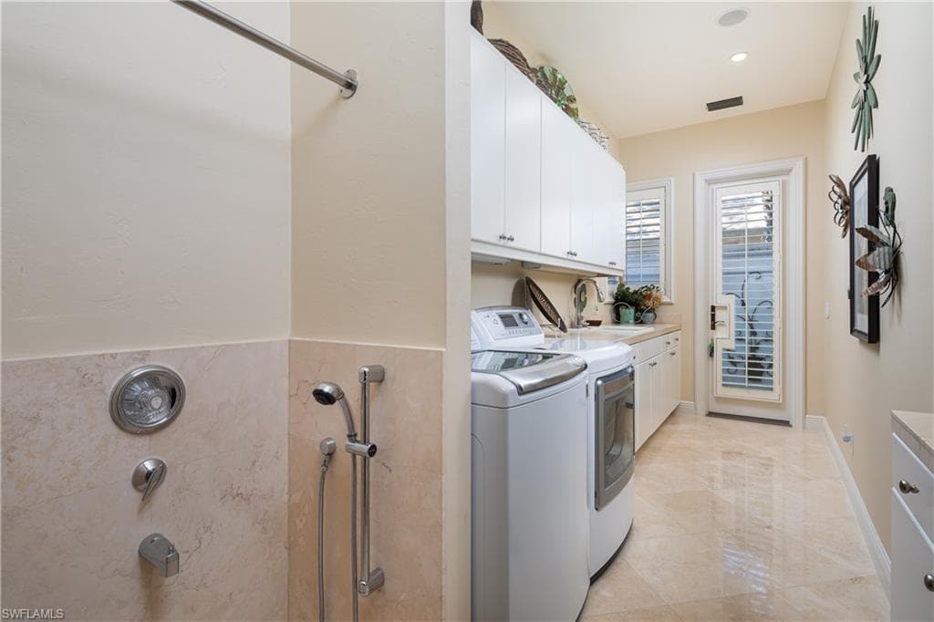 980 Barcarmil WAY, NAPLES FL 34110-30