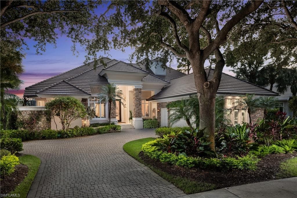 980 Barcarmil WAY, NAPLES FL 34110-3