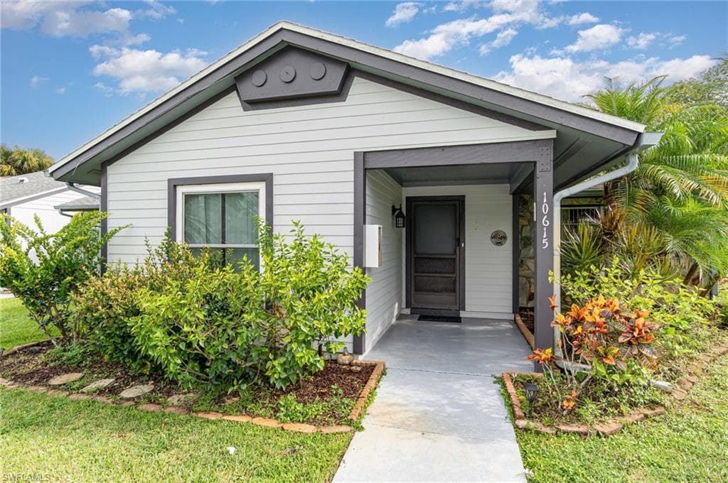 10615 Roxbury CT, LEHIGH ACRES FL 33936-1