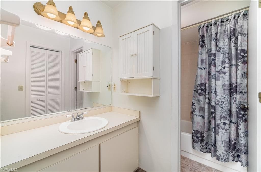 10615 Roxbury CT, LEHIGH ACRES FL 33936-16