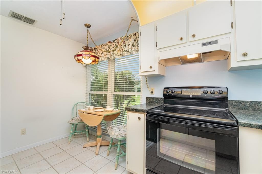 10615 Roxbury CT, LEHIGH ACRES FL 33936-9