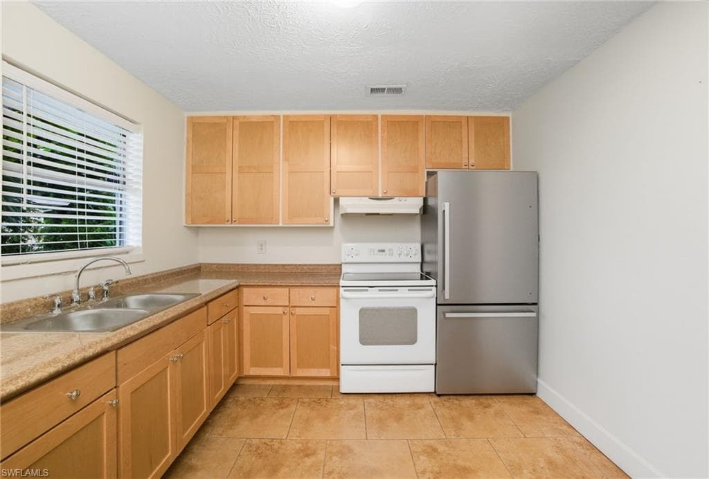 2662/2656 Mangrove ST, NAPLES FL 34112-29