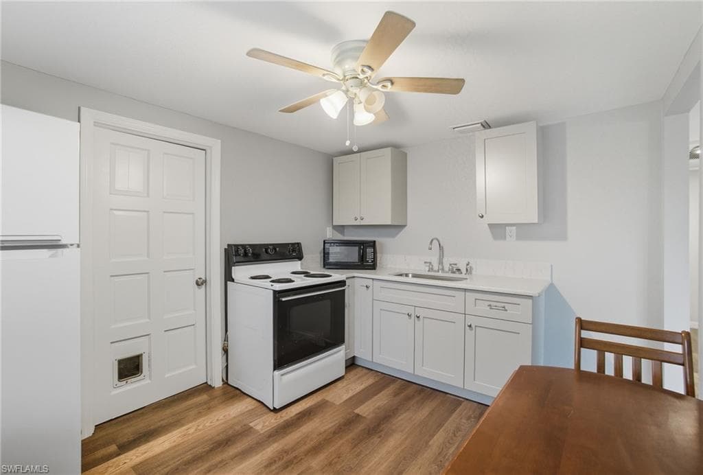 2662/2656 Mangrove ST, NAPLES FL 34112-13